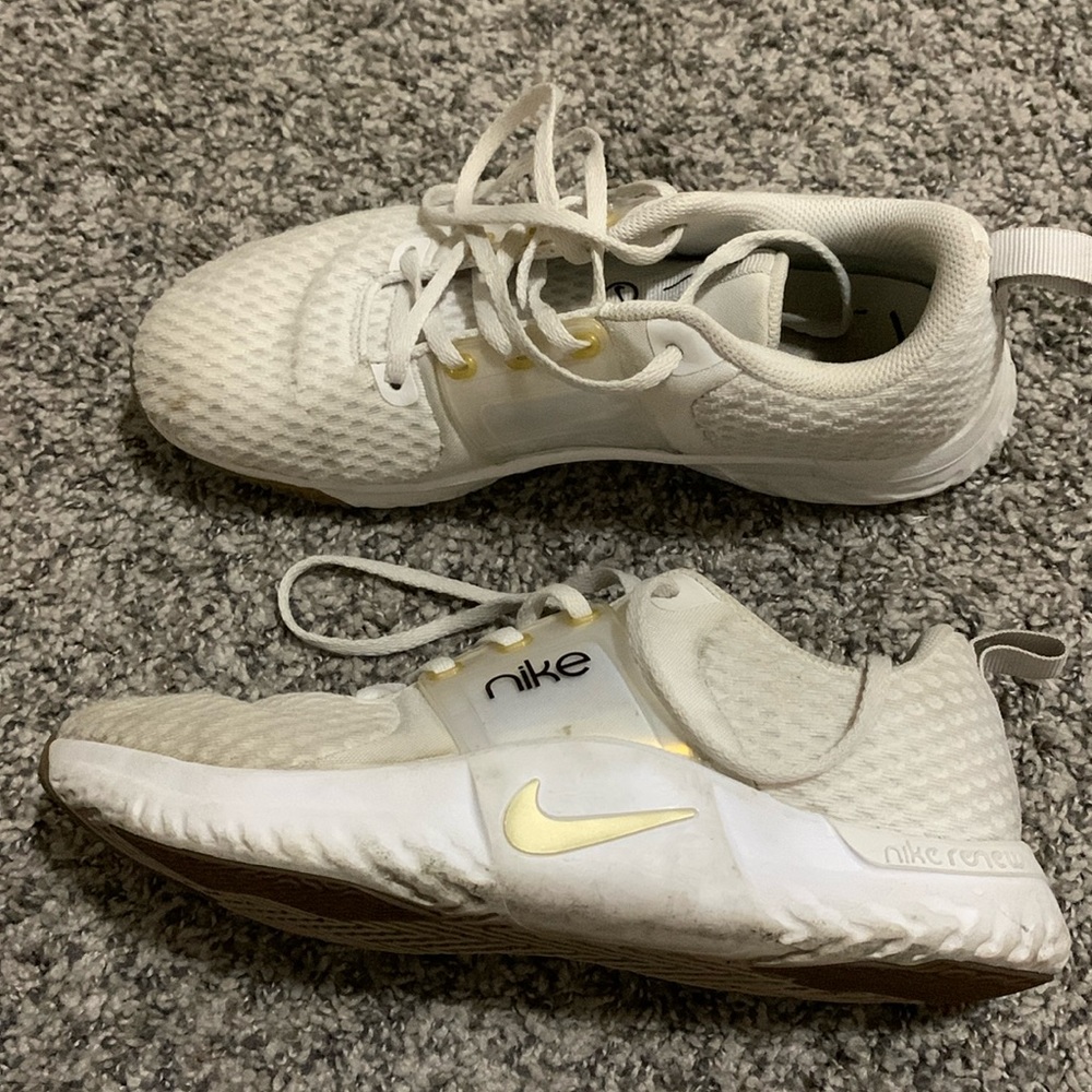 nike tennis shoes